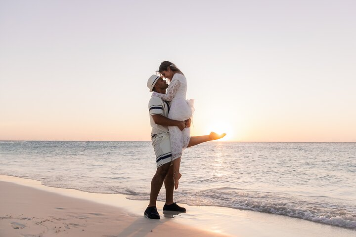 Private Vacation Photoshoot with Photographer in Virginia Beach - Photo 1 of 25